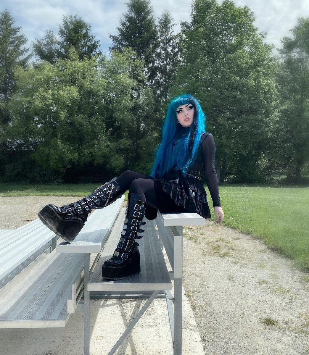 manicpanicnyc's tweet photo. Enchanted Forest + Atomic Turquoise + Raven = Perfection 💙
🖤

(IG: mikylaisamonster )

#manicpanic #manicpanicpro #manicpanicnyc #atomicturquoise #enchantedforest #raven https://t.co/9ypmnutKB4