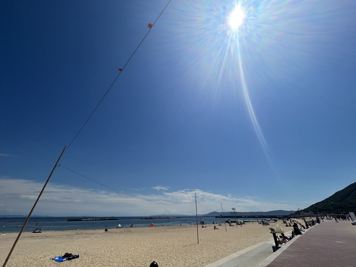 暑い！暑い！
須磨海岸でCM撮影でした。