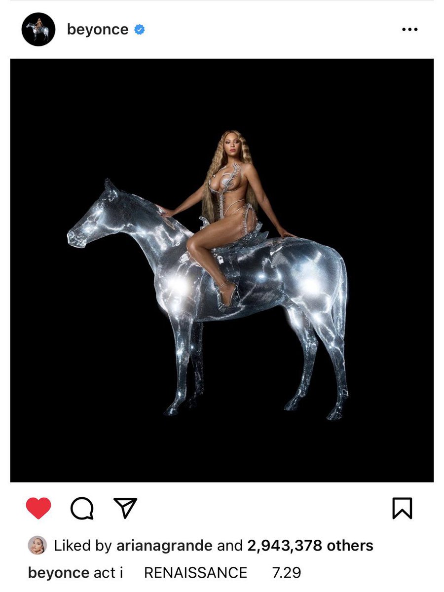 crazyinG5's tweet photo. Ariana showing love to Bey’s #RENAISSANCE artwork https://t.co/9aWJrlVgWq