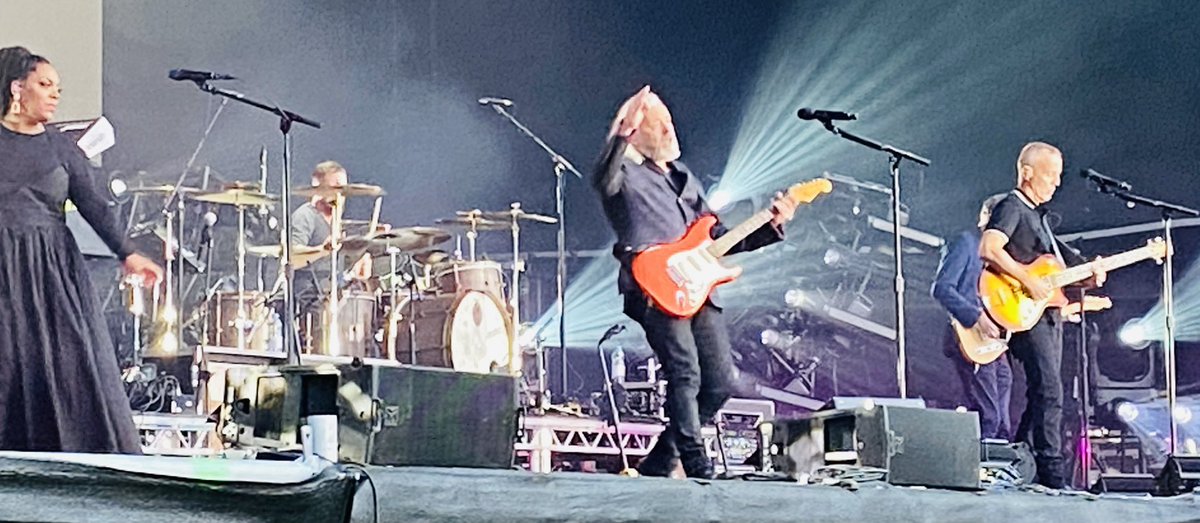 mimgrey's tweet photo. Well that was a trip back in time for me. Lunchtime gig with Carol Decker then supporting Tears For Fears in Telford. Ding Dong Curt Smith ๐ฅฐ๐๐ธ๐ค#tearsforfears #tpau #tearsforfearsmusic #curtsmith #curtsmithofficial #rolandorzabal #caroldecker #patsharp #livemusic #80s #mimgrey https://t.co/uOj2xNJFtw