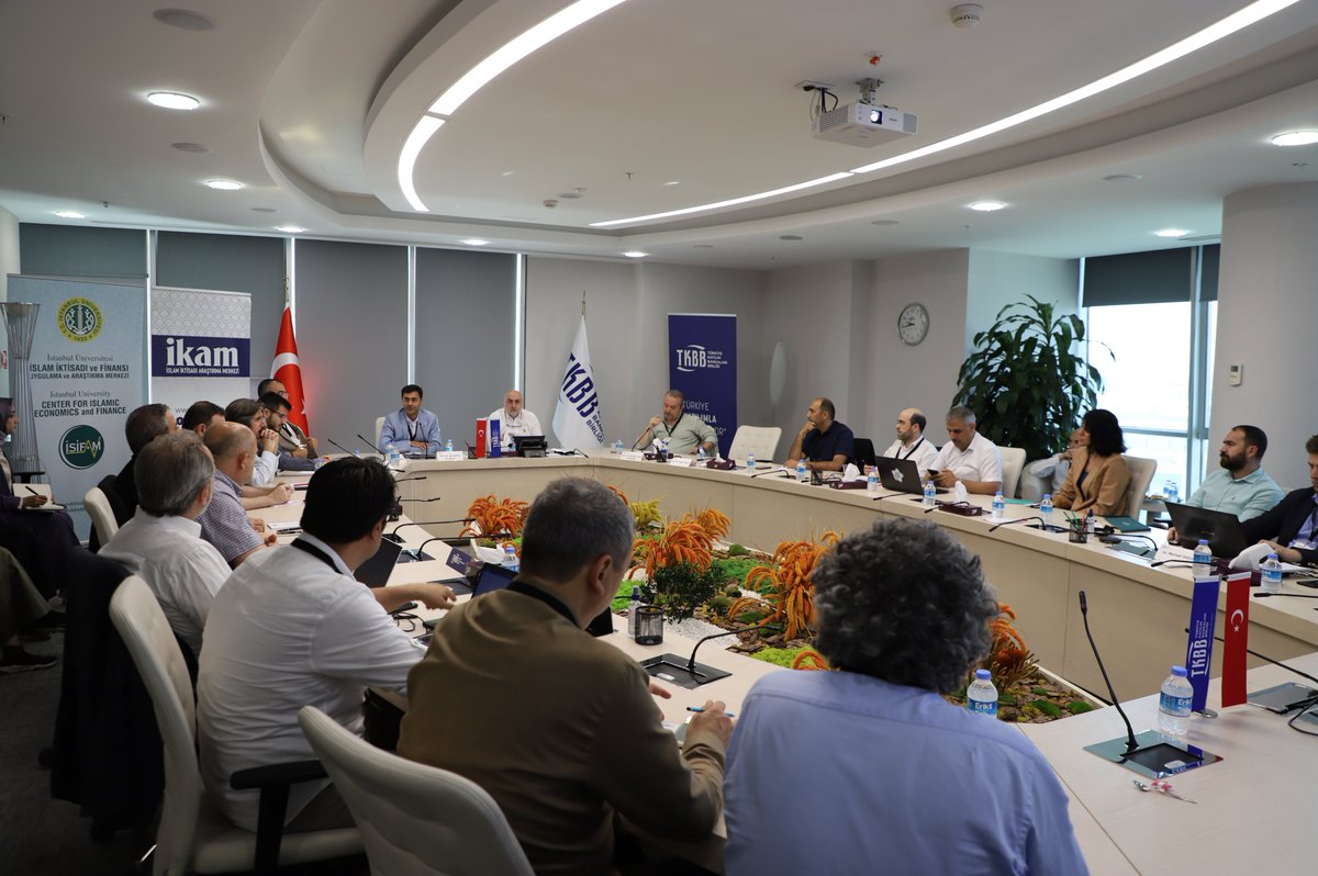 İslam İktisadı Araştırma Merkezi Direktörü - İslam İktisadı ve Finansı Uygulama ve Araştırma Merkezi Müdürü Prof. Dr. Necmettin Kızılkaya selamlama konuşmalarını gerçekleştirdi.