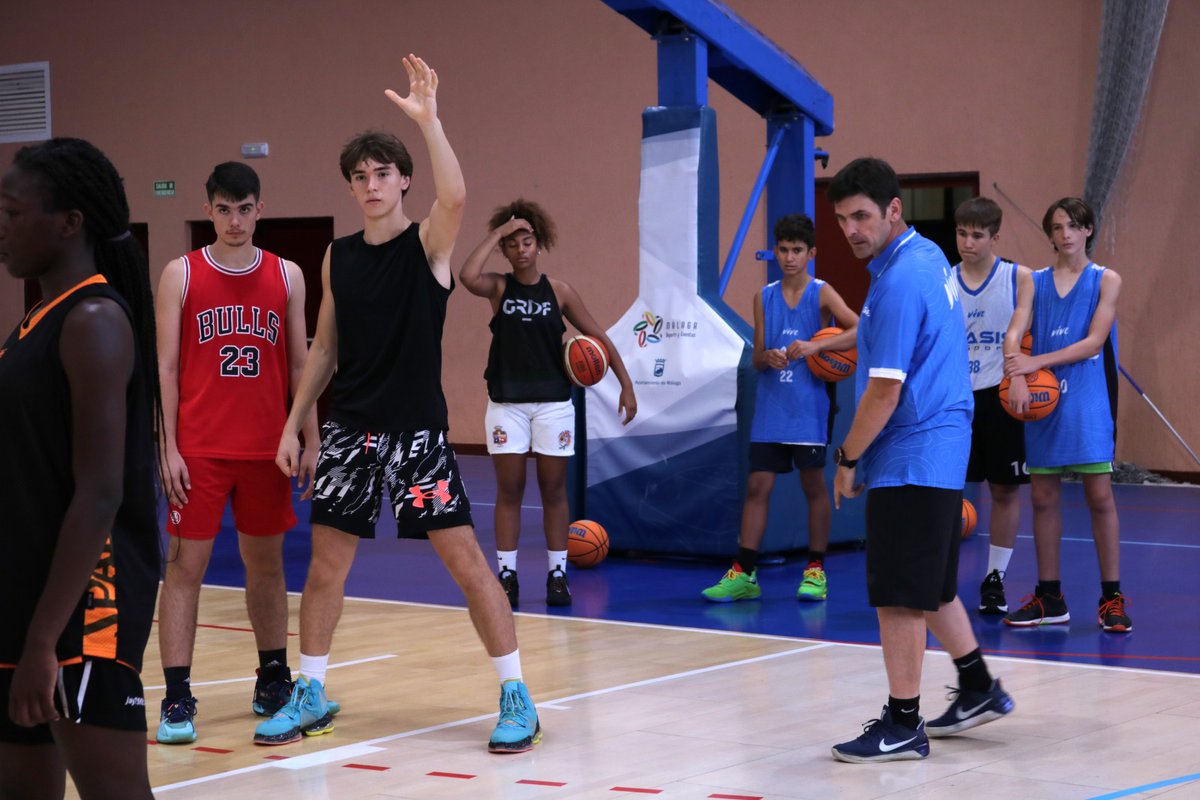 Asissportspain's tweet photo. J8️⃣ #sesión de mañana
Campus 🏀 #AsisSport
#concentración #reacción #conceptos
👀 👨‍🏫 Coach Prokic
#posteando #tecnificación
⛹️‍♀️⛹️‍♂️
📷 @Sofiaabraavo_ https://t.co/Q79X5bspPq