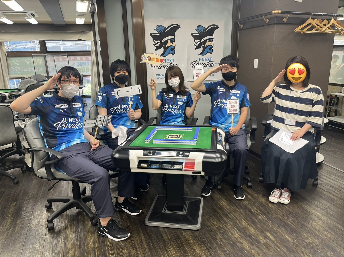 pgajtwmka's tweet photo. U-NEXT Pirates大阪大会

点棒計算不可でしたが、同卓の皆様が暖かく、楽しかった🤗優勝！（貢献❌）
大会、自動配牌、家族以外の方と麻雀、初でしたが楽しめました😃
コバゴーさんチームで、気軽に打ったらいいよと言ってくれて気が楽になりました！
皆様ありがとうございました！
　#UNEXTパイレーツ https://t.co/479vKREg6I