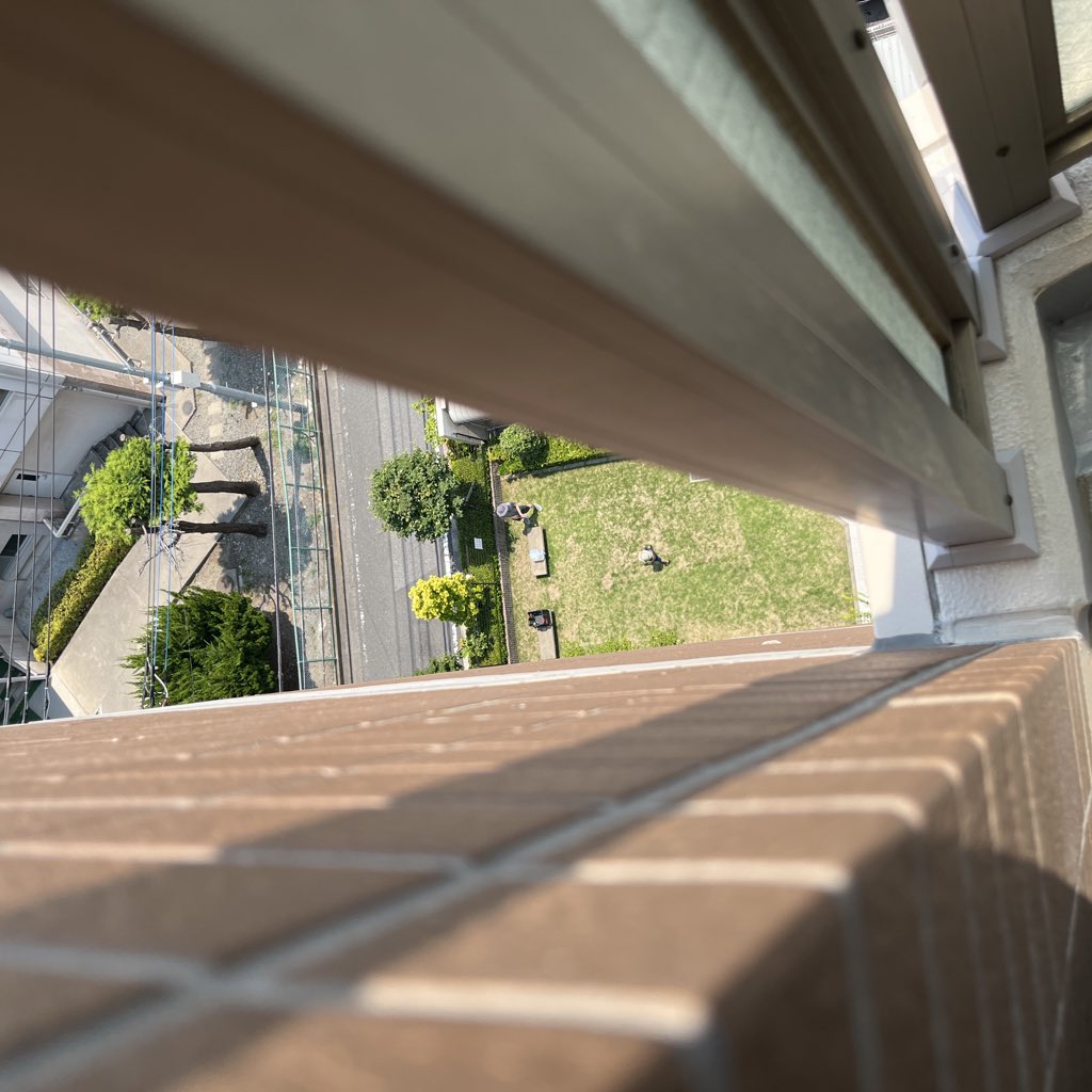 タニノルミコ 高所恐怖症の為スマホでさえベランダからはみ出るのが怖くて隙間からマンションの庭で水鉄砲で遊ぶ夫と子を撮影 何がなんだか T Co Ffd8rti3bn Twitter タニノルミコ 高所恐怖症の為スマホでさえベランダからはみ出るのが怖くて隙間からマンションの庭で水鉄砲で遊ぶ夫と子を撮影 何がなんだか T Co Ffd8rti3bn Twitter