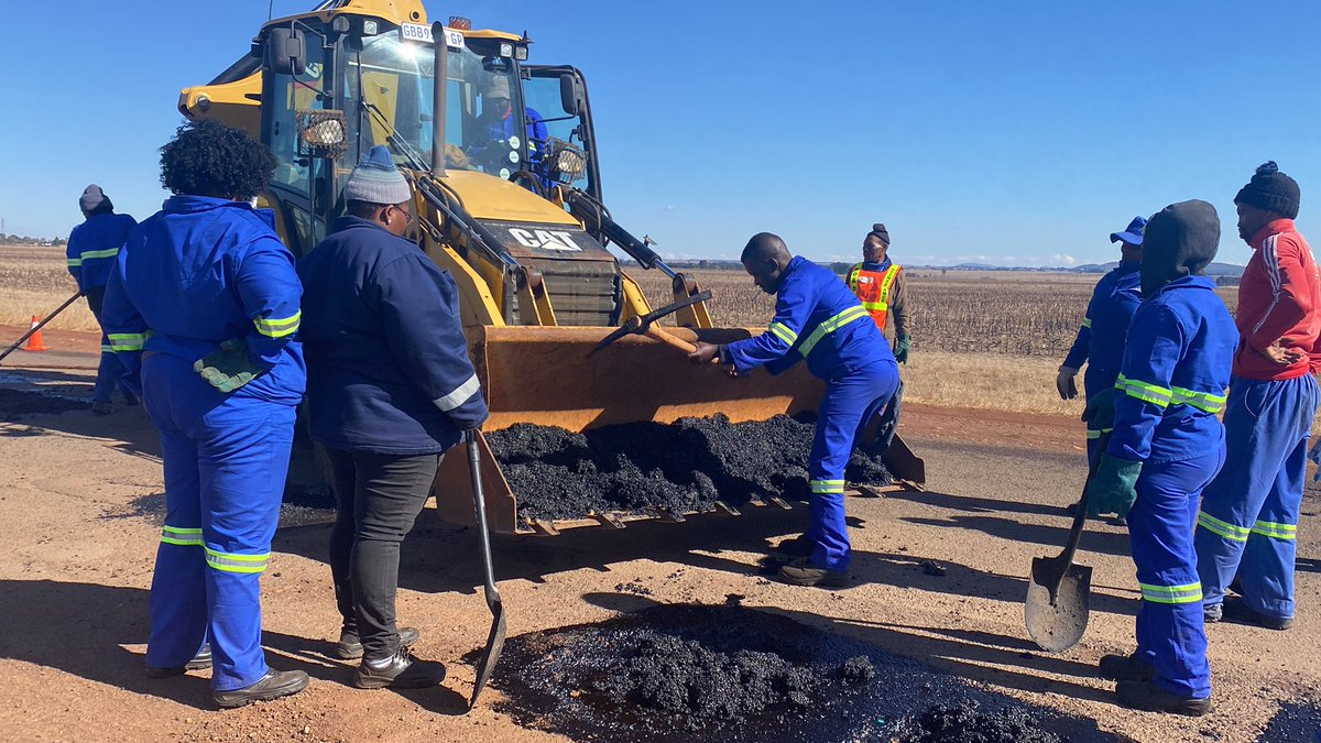 GPDRT_'s tweet photo. As we conclude Day1 of #SmartMobilityWeekends in Bophelong our maintenance teams wrap up works. We are back for #Day2 tomorrow https://t.co/C58cRfKHE2