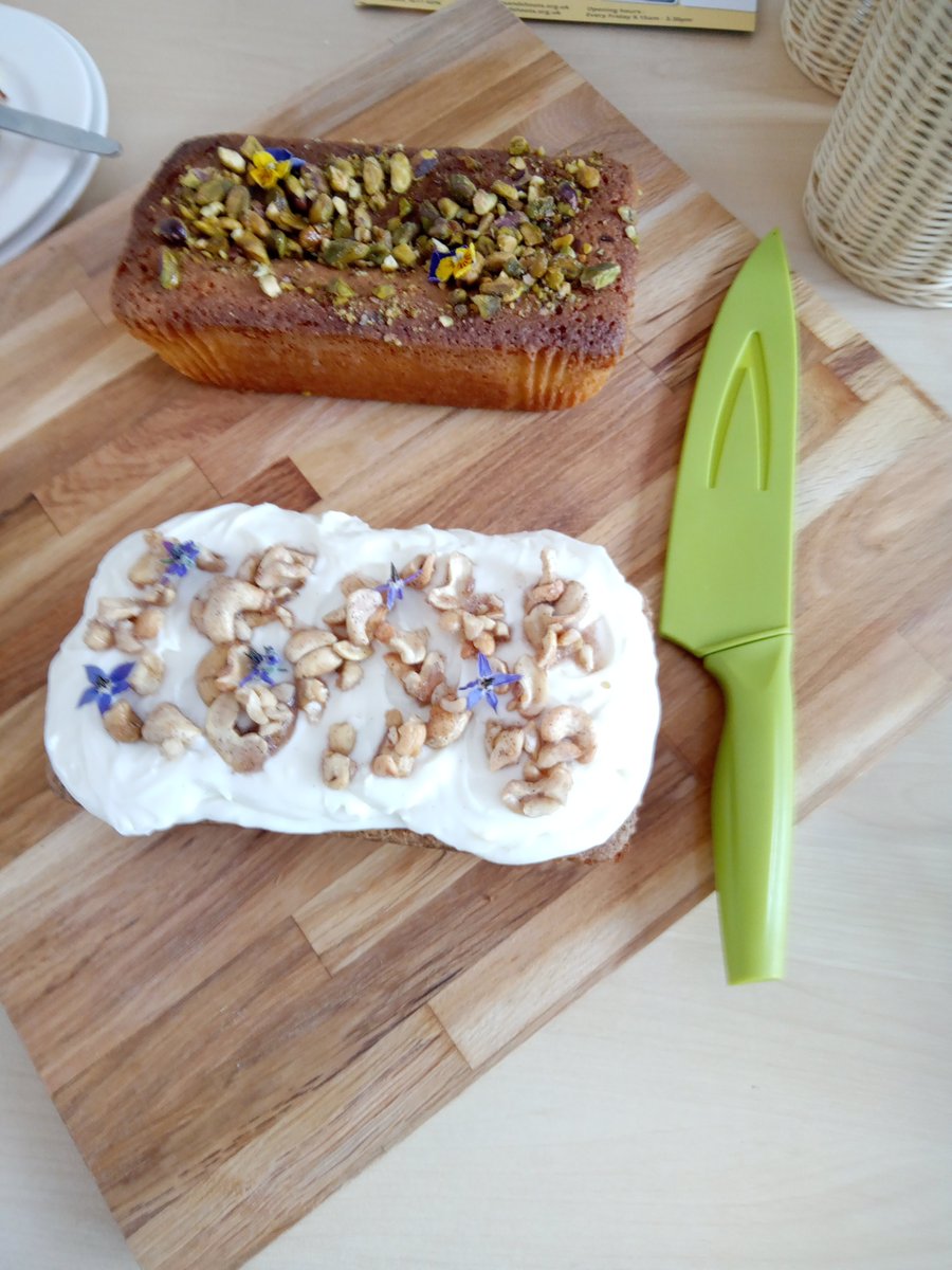 AMEDnetwork's tweet image. Thank you to @rootshoot for catering with delicious freshly made sandwiches and two homemade celebration cakes, Carrot and Lemon Polenta enjoyed by 15 attendees on the day.