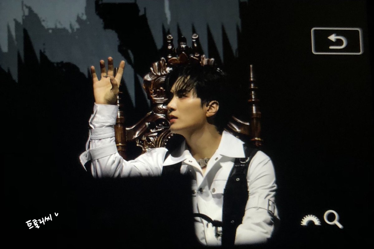 TTLU_JR's tweet photo. 220702 김종현 팬미팅 프리뷰
#김종현 #쫑나잇 
The KING https://t.co/3T6QvxDw86
