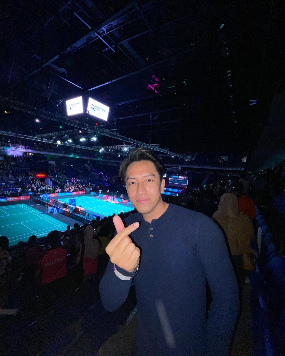 drhafizzainal's tweet photo. New experience of celebrating my birthday with our badminton heroes ๐๐ธ
Alhamdulillah for all of blessings in my life. I pray that You never allow me to forget to show gratitude in prayer.
Thank you for all the warm wishes. I love you <3
#birthdayboy
#firstofjuly https://t.co/0hy4PmjlsC