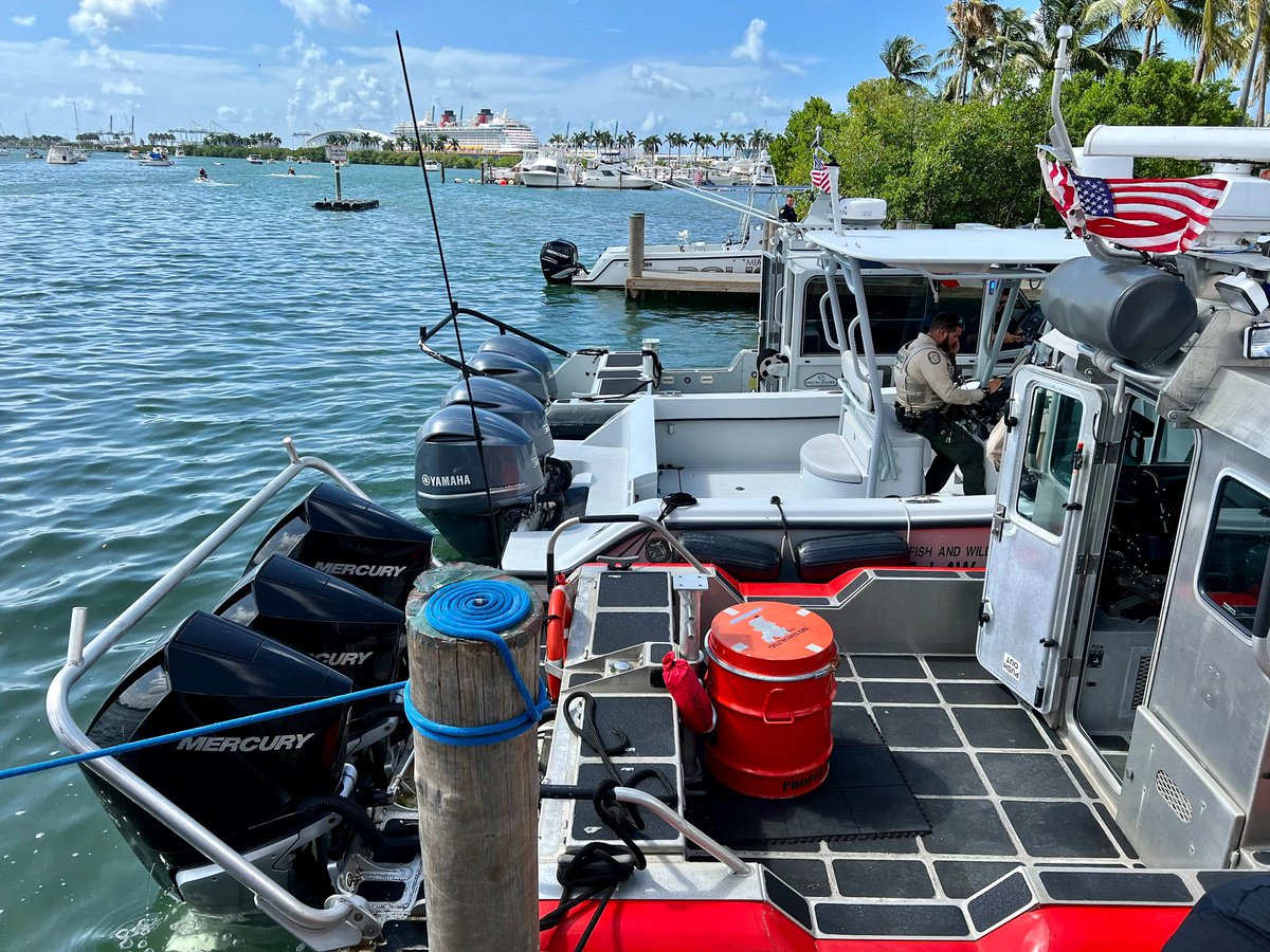 MOBILEMIKE_'s tweet photo. #MobileMike today #WeRideOut with #FWC in #OperationDryWater #LookForUs #HappyFourthOfJuly #0Tolerance #CommunityService #PromotingTheFuture #SupportLawEnforcement we are teaming up with local, state, and federal agencies to help ensure that everyone has a safe holiday weekend. https://t.co/tH07LPZsrf
