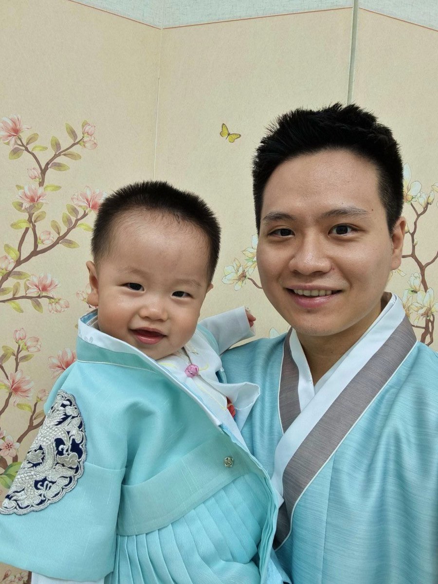 1 year old baby photo shoot😄
#oneyearoldbaby #photoshoot #hanbok #한복