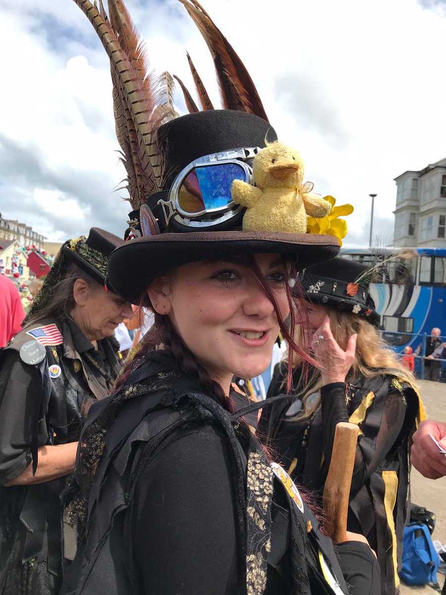 WreckersMorris's tweet photo. No apparently its just a hat thing!! 😂👒👒
#morrishats #morrisdancing #morrismusic #dancing #bordermorris #sillyhatwearing #ilfracombe #allthingsmorris #seasidefun #bythesea
Photo credit: Sarah https://t.co/VfxSK6Tk7v