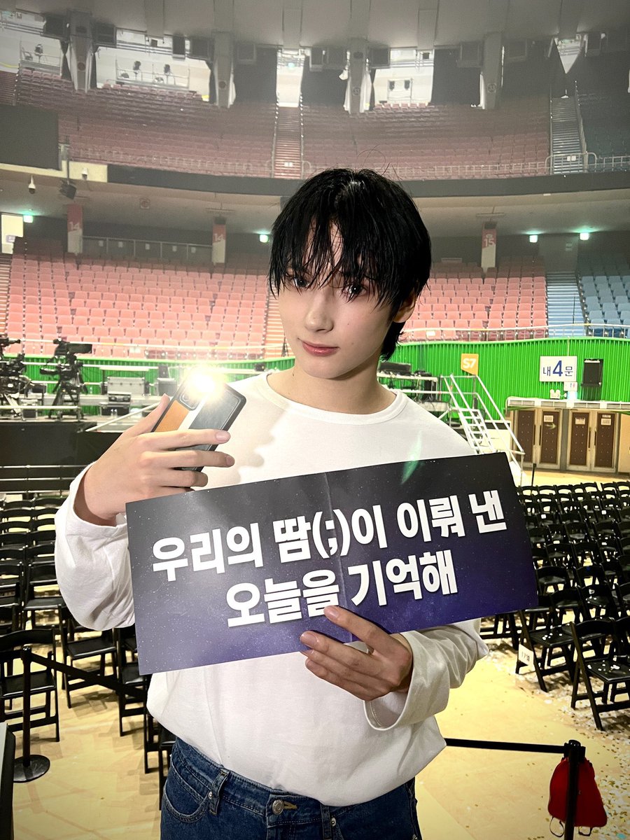 이녀석 본인캐해석 13살초딩소녀인것같은데 이걸우짜죠 ???????