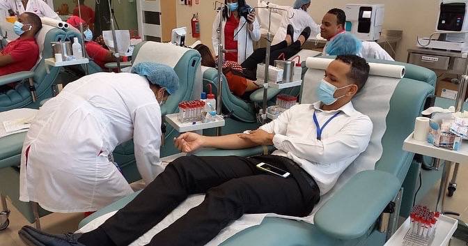 En el marco de nuestra alianza con el @HemocentroDO te motivamos a donar sangre, un acto de solidaridad que puede salvar varias vidas y aportar al bienestar físico de personas que lo necesiten. ❤️ #Supérate