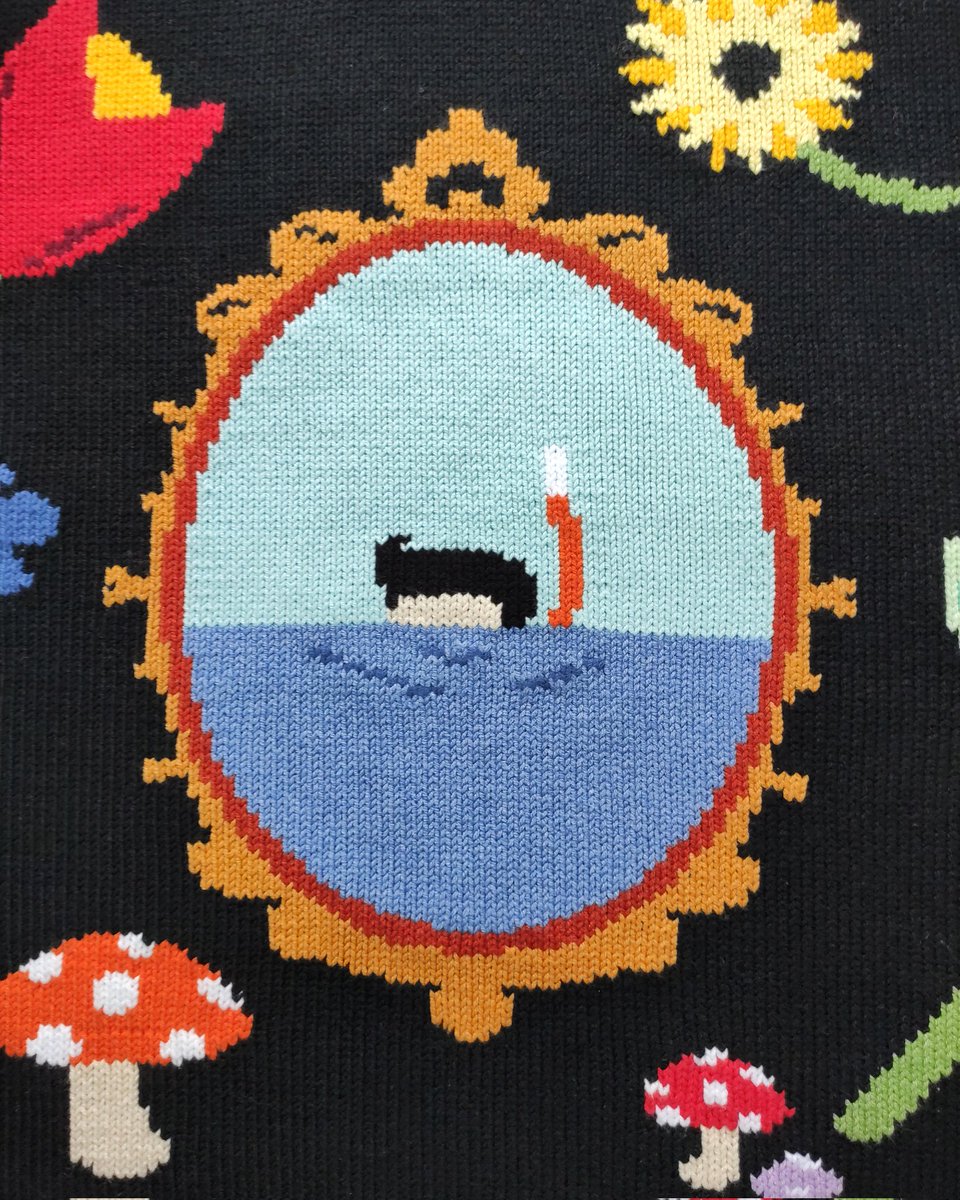 The age old question: does art imitates life or vice versa? Welp, in our case it goes both ways! We were lucky enough to capture an impromptu photo of our inspiration for our "Untitled" sweater just as it is. 🌊🏖️☀️
#knitting #knittingmachine #art #intarsia #handmade #collage