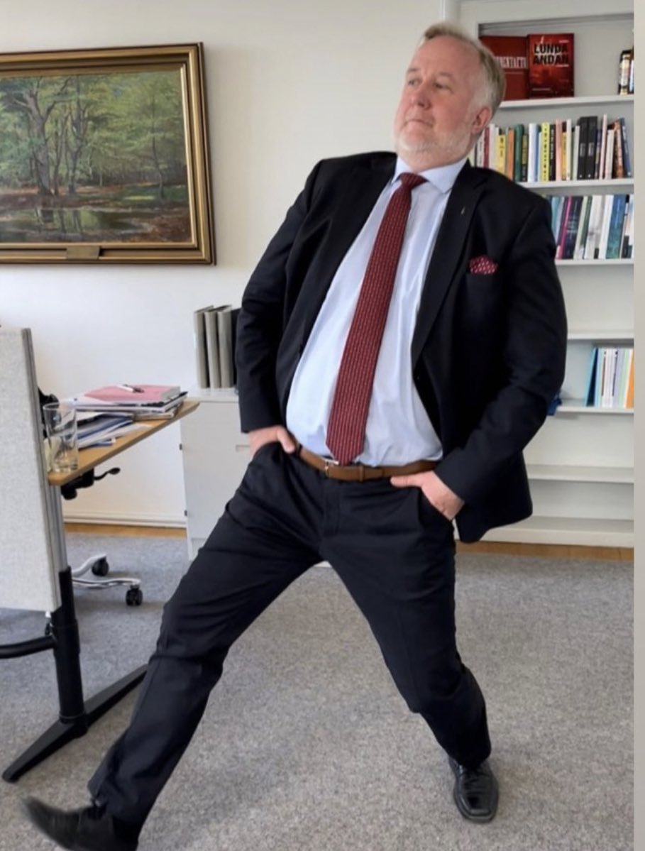 Nytt stort kliv i förtroende för <a href="/JohanPehrson/">Johan Pehrson</a>. Roligt att fler ser det jag ser. Det tar vi en snus på. aftonbladet.se/nyheter/a/Ea7A…