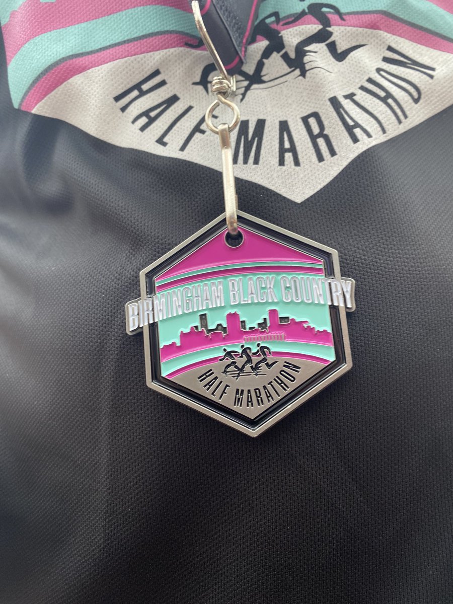 daveharte's tweet photo. Congrats to the organisers of the #bbchm Birmingham Black Country Half Marathon. A lovely run with the most relaxed of starts (itβs a time trial rather than a race, start when youβre ready). Great medal and I even liked the diversion to the Old Mainline. West Mids canals are ace. https://t.co/orq2f8HGUA