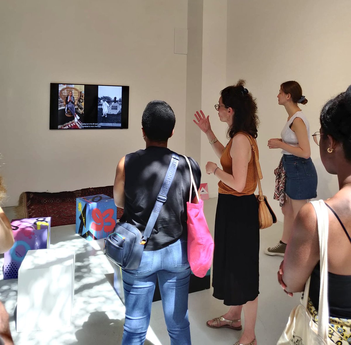 [En cours] au <a href="/PavillonArsenal/">PAVILLON ARSENAL</a> Visite guidée par Laure Gayet, co-commissaire de l’exposition «In the banlieues: Oakland Saint-Denis» à découvrir jusqu’au 28 août en visite libre ou visite guidée sur inscription les samedis et dimanches