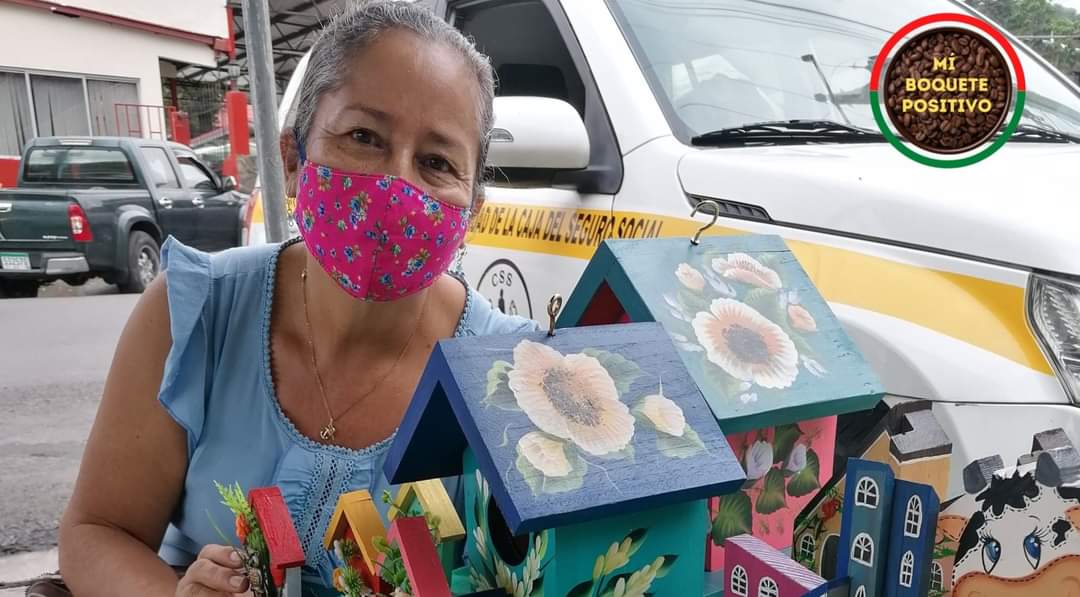 B16Peralta's tweet photo. Nuestra amiga Militza Espinosa, ayer nos sorprendió con sus bellas artesanias y manualidades, Boqueteña trabajadora que hoy Mí Boquete Positivo, inaugura los sábados de emprendimiento. Saludos Mili 🙌✅🥰 #emprendertransforma https://t.co/jwOhW0wjGp