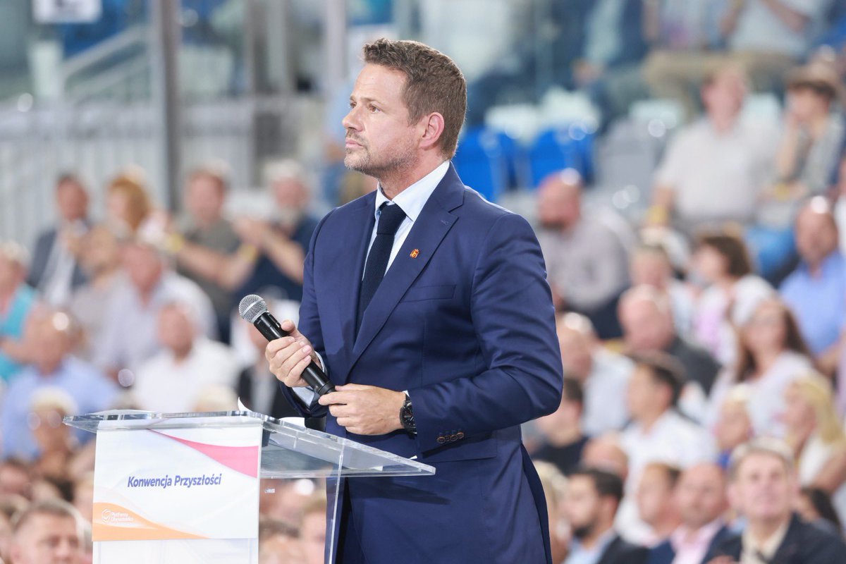 trzaskowski_'s tweet photo. Fantastyczna energia podczas #KonwencjaPrzyszłości! Wiele ważnych tematów i propozycji, a przede wszystkim ogromna potrzeba zmiany i wielka wola zwycięstwa. Chcemy zmienić złą władzę, ale przede wszystkim chcemy zmieniać Polskę. Na lepsze. Da wszystkich, bez podziałów! https://t.co/lwMI0jjYQ0