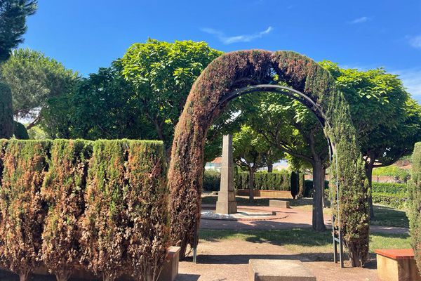 nicerendezvous's tweet photo. 🔴 "Un nouvel arrêté préfectoral interdit l'arrosage des jardins et le lavage des véhicules et des rues jusqu'au 31 juillet dans une large partie des Alpes-Maritimes" @F3cotedazur @bernouin
👉 https://t.co/u1wjikvslA
#AlpesMaritimes #Prefecture06 #secheresse06 #Nice #Nice06 https://t.co/qut8zl1ku1