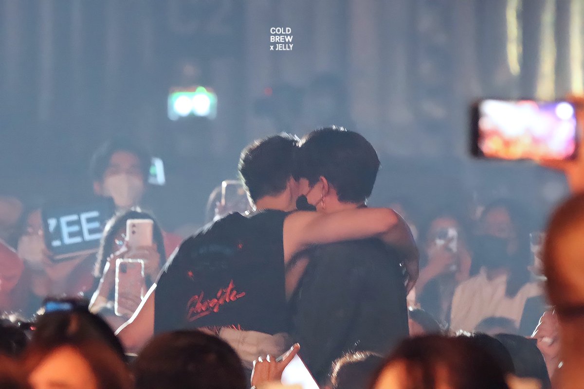 Bbenjazw's tweet photo. ซีครับ....ผู้ชายคนนี้ก็มาเชียร์คุณนะ😭
//แฟนเก่าก็เจ็บเป็น😭😭😭😭 https://t.co/IpjnGvHeo1