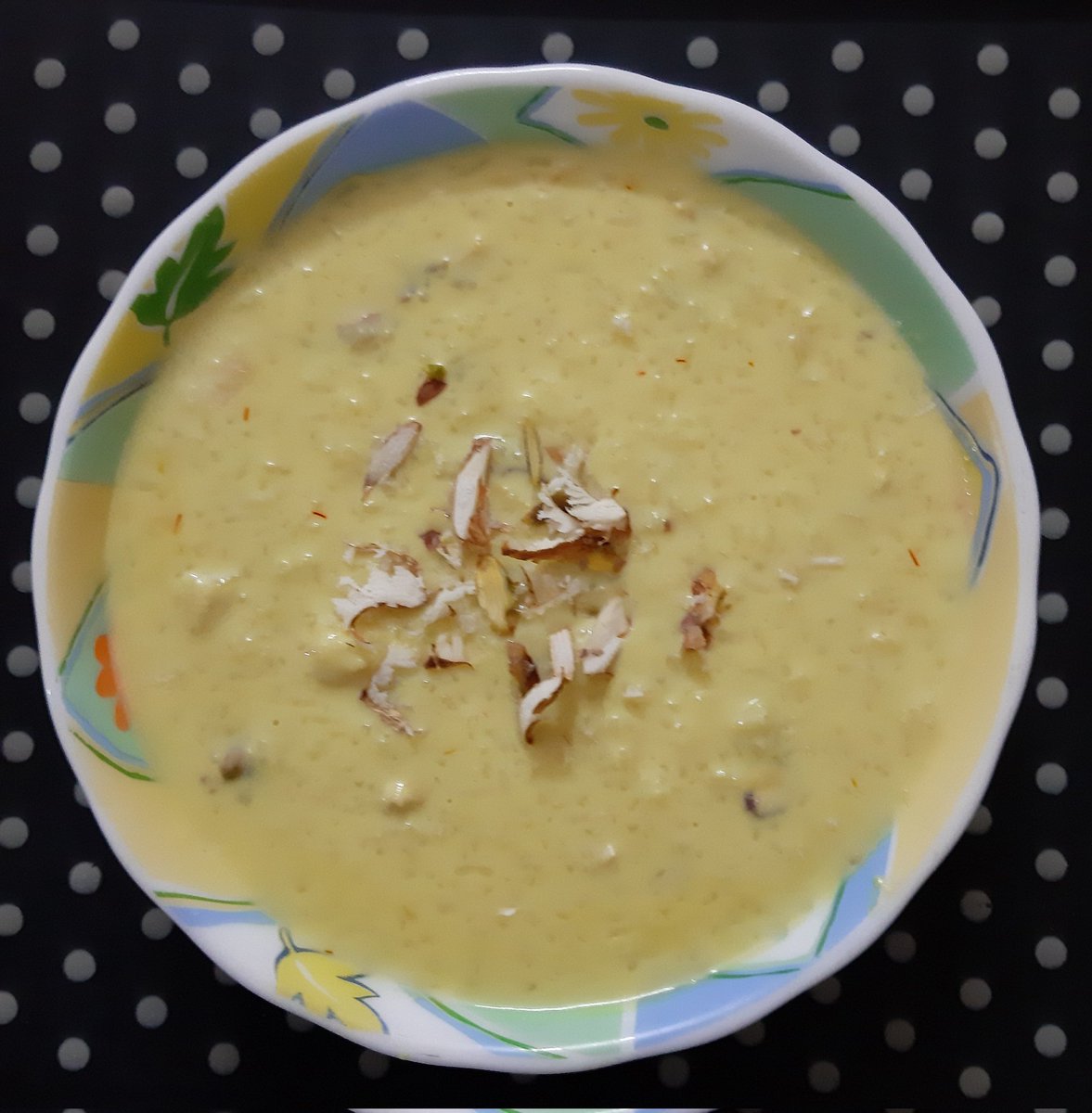 AbidZaidi1's tweet photo. Aaj meethe mei'n Zafranii Kheer...
(Recipe maangne wale dhakka-mukki na kare'n sab ko milegi...)
๐
#Foodies #DontCountCalories https://t.co/p1Z9pPPzsC