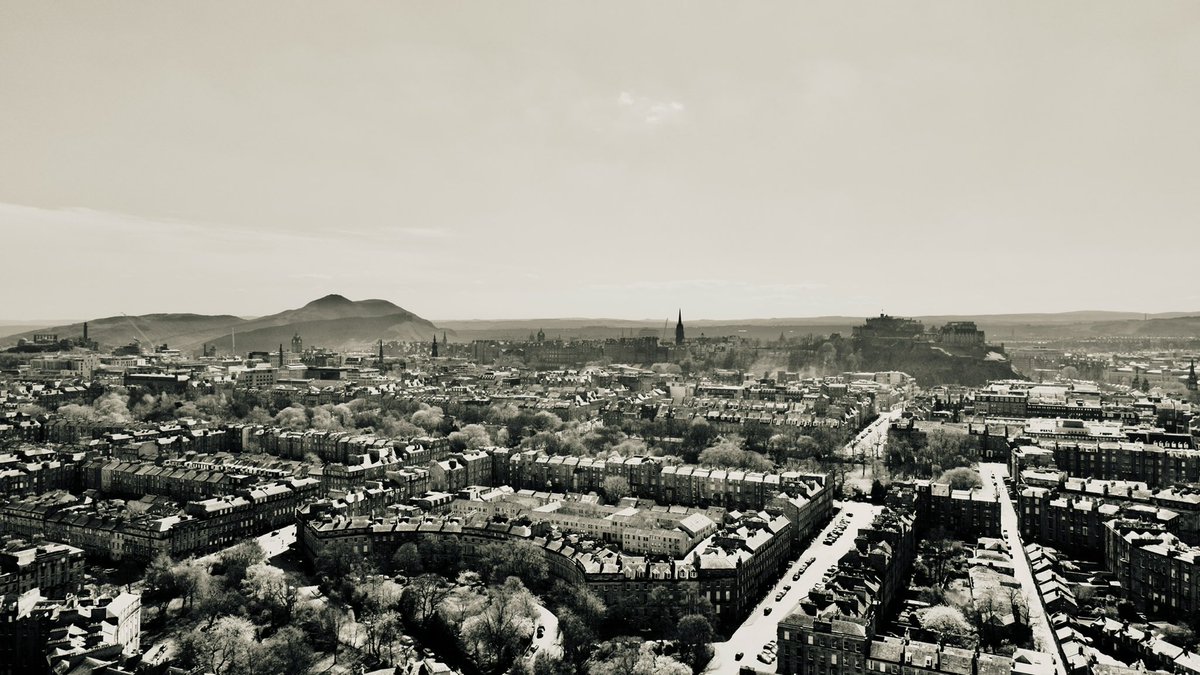 Edinburgh from above Stockbridge. #edinburgh #scotland