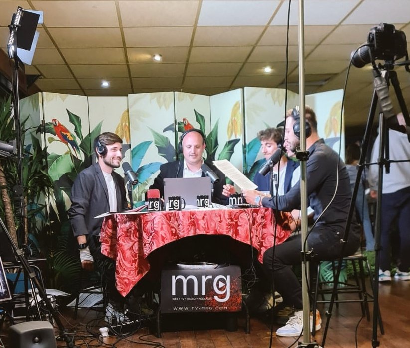 AxelRaybaud's tweet image. Beaucoup d'émotions hier soir pour cette toute dernière édition de #TimeBreak ! 3 ans passés derrière ce micro à rire, à se renouveler et s'éclater dans cette émission qui a grandi, changé et m'a transformé moi-même.
Merci à toute l'équipe d'@mrg_medias et encore bravo 🙏🏼❤