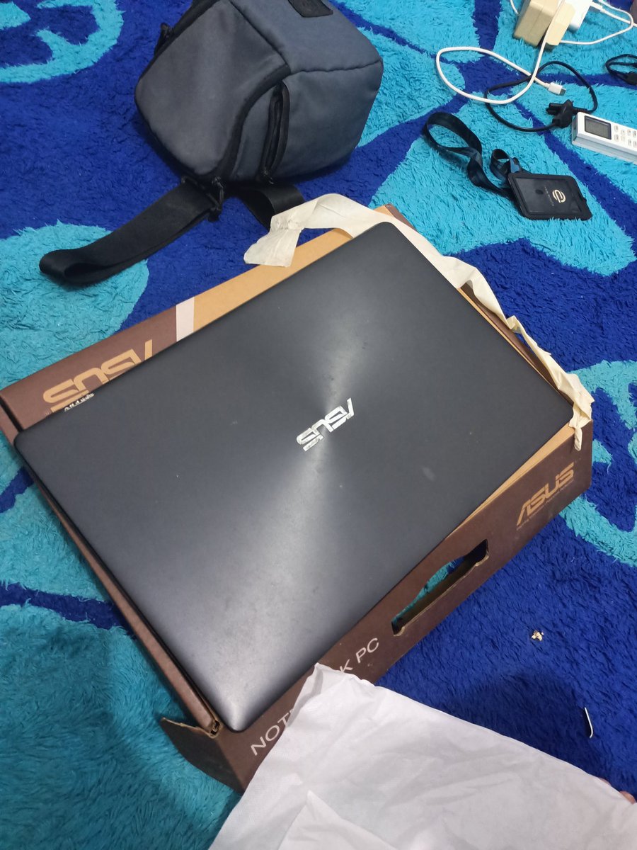 Ellbbh_'s tweet photo. Twitter do you magic
Please yang lewat bantu like dan rt yaa
Aku mo jual laptop ASUS krn lagi BU banget buat nambah2 modal usaha 😭🙏
Spesifikasi udh ada di foto yaa
Minus batre bocor jadi harus di charger
Kelebihan hardisk udah ganti SSD 128GB
Mohon bantuannya ya moots 😭🙏 https://t.co/4gjvKquOzT