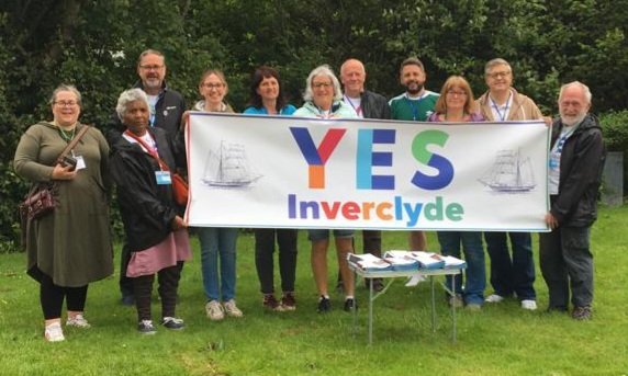 SReynoldsSNP's tweet photo. Good to be out with YES Inverclyde on the doorsteps again.
#buildanewscotland #WhyNotScotland #yesinverclyde #indyref2
Loved this front garden! #savethebees https://t.co/YeEyAG64TV