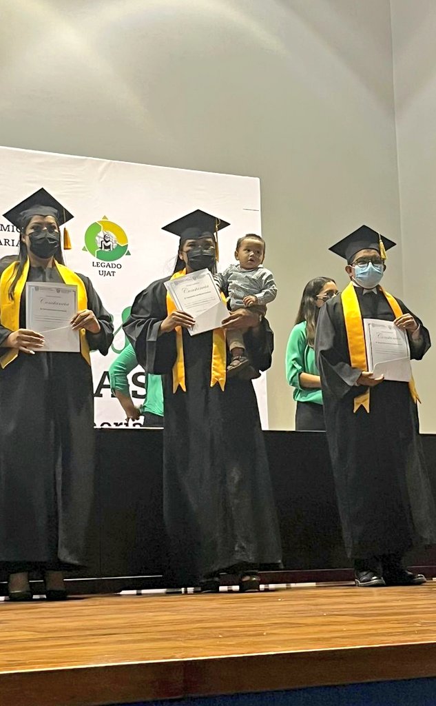 PanchitaValenz's tweet photo. Se logró, lo logré🥺👩🏽‍🎓 https://t.co/zS118ERAux
