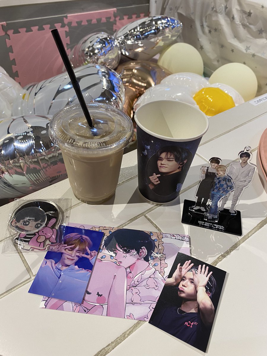 テヨンのセンイルカフェ <a href="/tigcafe/">𝐓𝐈𝐆 𝐂𝐀𝐅𝐄</a> に行って来ました🌹

<a href="/halcyon0701/">HALCYON</a> 님の写真に飾られて素敵な空間でした✨

#러블리_28번째_태용날