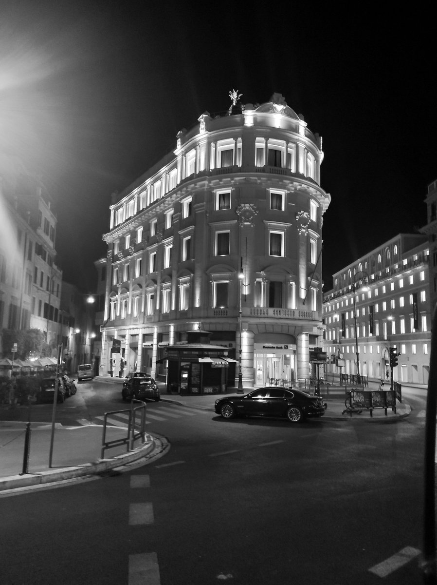 BlogRomano's tweet image. #Roma #goodmorning #viadeltritone #travelcityphotography #urbanart #goodweekend