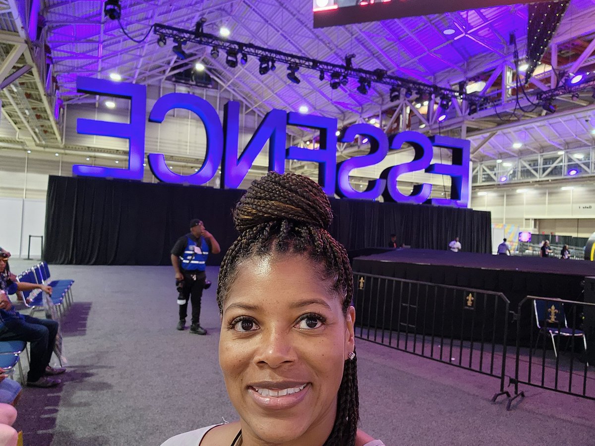 ShayPhillips2's tweet photo. Day 2 of the @essencefest supporting #DreamInBLACK as an @ATT brand ambassador was amazing. https://t.co/dpw0KSR66x