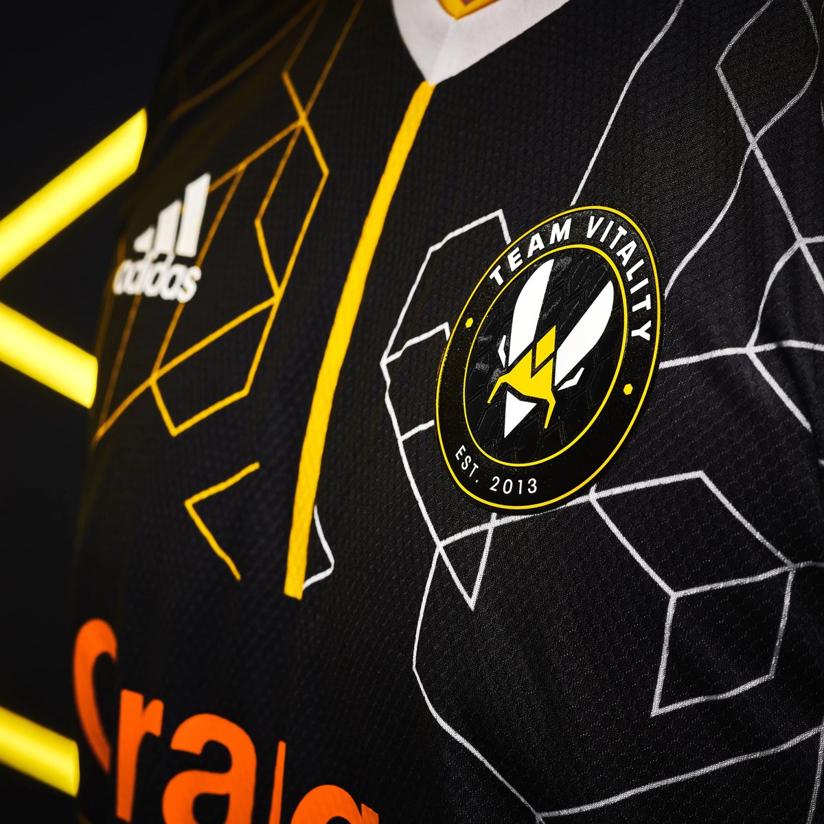 KlayzTV's tweet image. 🐝GIVEAWAY DE MERCH VITALITY🐝

À Gagner → 2x Maillots Pro / 1x Training Top / 1x Manchettes / 1x T-shirt (au choix)

Pour Participer:
✅Follow 
@KlayzTV
 
✅Like &amp;amp; RT 
✅Tag 2 potes

TAS le 15/07