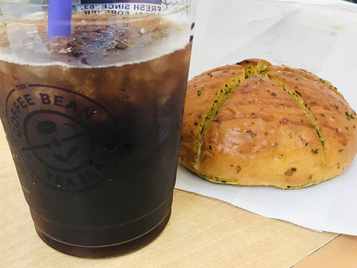 lavleeferlenssi's tweet photo. Feelingerang to! 😅 This #KoreanBread & #IcedAmericano have all the #KDrama feels! 🇰🇷 #KDramaSyndrome #MyHealthMyWealth #AtWork #HayaanNyoNaAko #DitoAkoMasaya #Zomato #ZomatoQatar #CoffeeBeanAndTeaLeaf 🌱 https://t.co/tHc7jitPGy