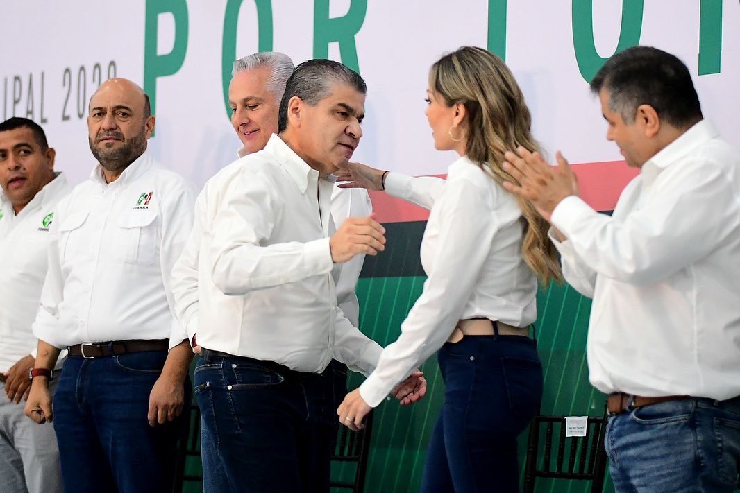 Hoy tomamos protesta al Comité Municipal del PRI 2022-2025. Estamos listos para seguir fortaleciendo a nuestro partido, somos un gran equipo, unido y en marcha para ganar en las próximas elecciones.

#SumamosPorTorreón
#VamosConTodo 💪🏻
#PRITorreón 🟢⚪🔴
#Coahuila