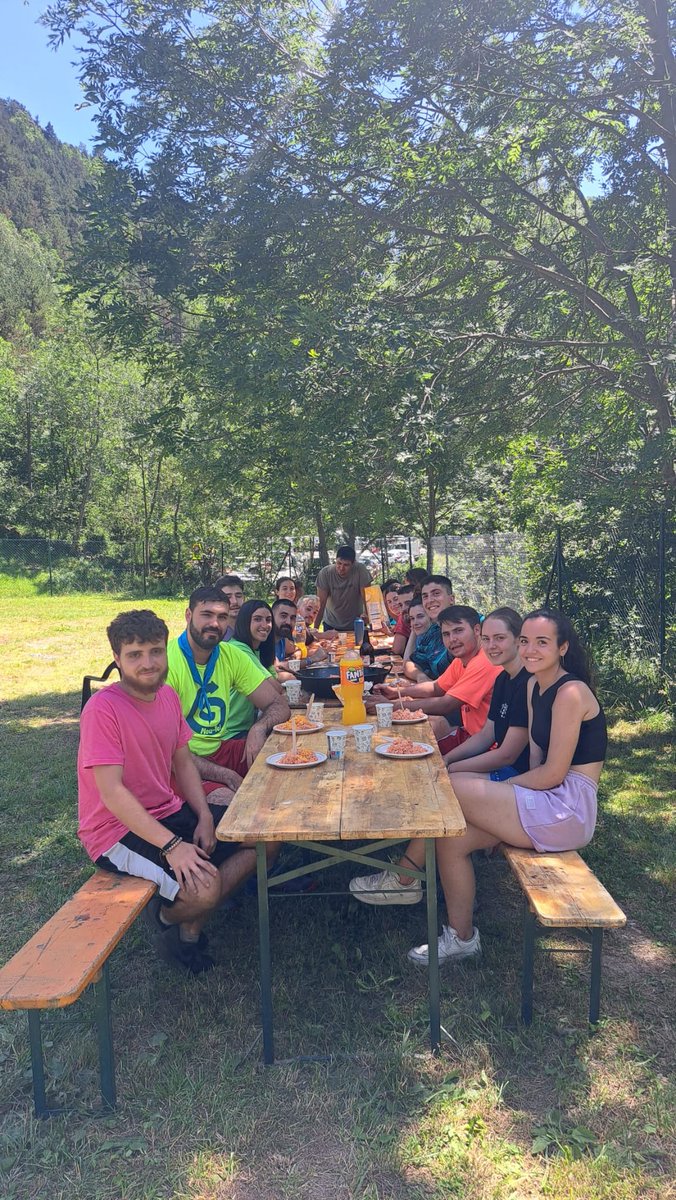 MaristesCat's tweet photo. En marxa el muntatge del campament de @FAJMACOR a Queralbs! Els nostres moviments juvenils, a punt de començar dies í dies de diversió! #MaristesEscolta #estiumarista https://t.co/KaXKcAWgUf