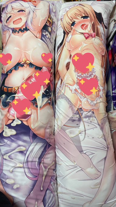 みさくらなんこつ先生の伊織ちゃんふたなり抱き枕が最新生地になって新生したので、届いて早速装着と、うちのふたなりサテュロスちゃんと並べて寝てた。
右曲がり反り返りと左曲がり反り返りてで、先っぽキスごっこもできて満足(❁'ω`❁) 