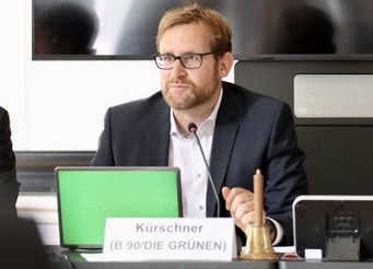 Ich bin zum neuen Vorsitzenden des Innen- und Rechtsausschuss des Schleswig-Holsteinischen Landtages gewählt worden. 

Es gibt einige Dinge, die jetzt angepackt werden, wie z. B. ein neues (und verfassungsgemäßes) Verfassungsschutzgesetz für Schleswig-Holstein.