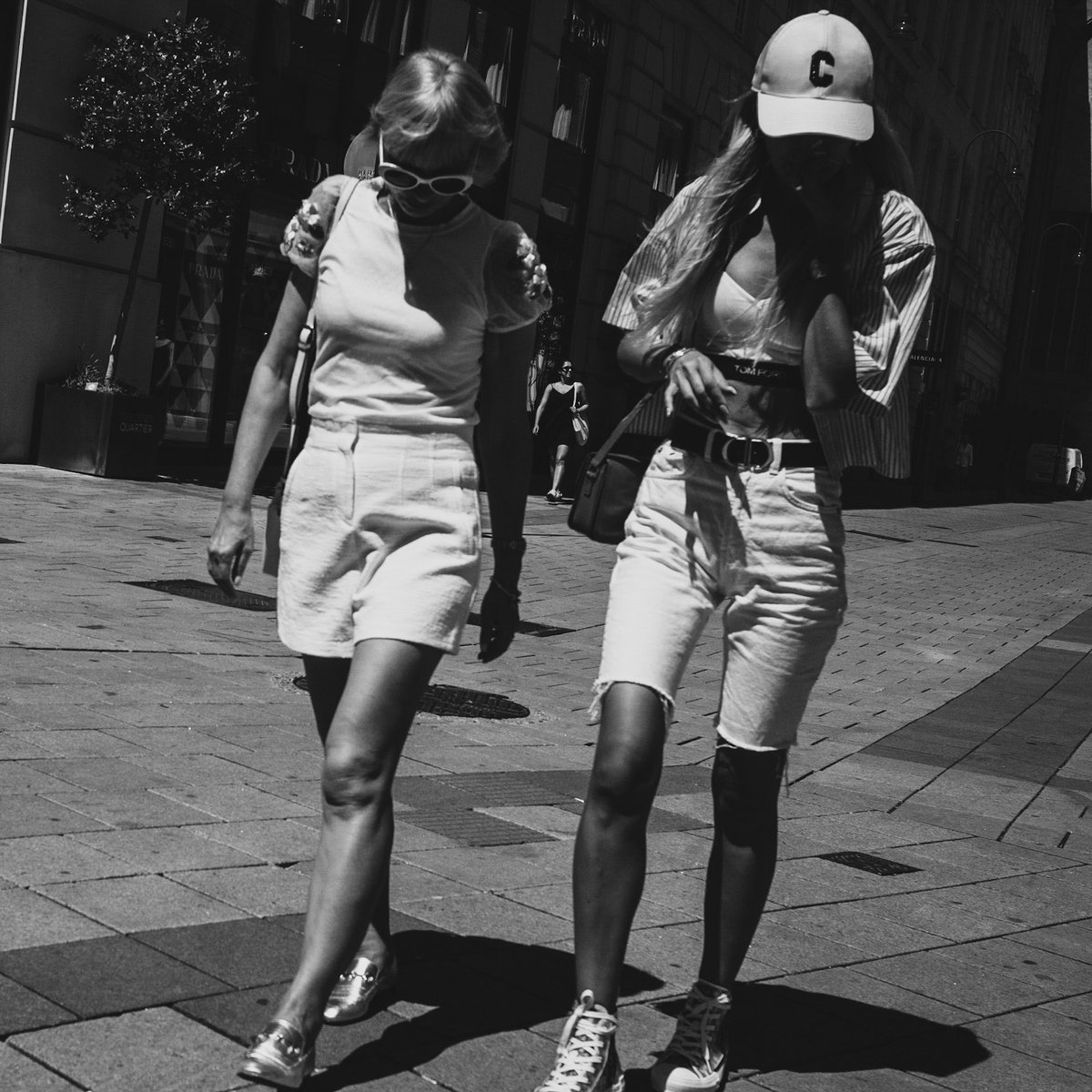 hans_berndl's tweet photo. What do you C … Vienna, Austria
#streetphotography 
#urbanphotography 
#hyperfocal 
#LeicaT 
#TTArtisan28mmf56 
1/2000 sec at f/8, ISO 100 https://t.co/n0HPlYFTJx