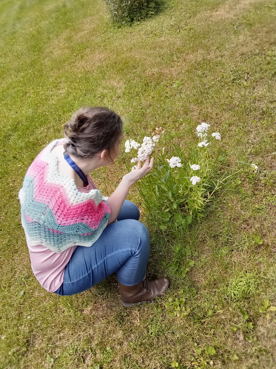 1roseofscotland's tweet image. This is a bit of my own work.  I am a crochet pattern tester for a few designers (3 to be exact) This gorgeous #GrannyMerge #shawlpattern is by #BernadineGraham of menmyhook.com/easy-crochet-c…  Photography by Ian Thomas Wilson