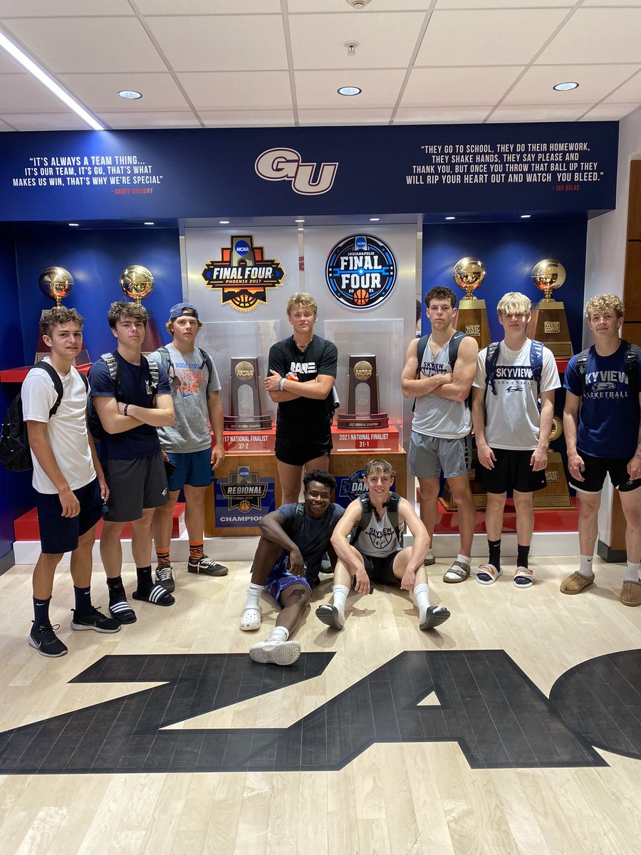 Capped off a great weekend getting to see <a href="/ZagMBB/">Gonzaga Basketball</a>’s locker room! A special thank you to <a href="/GaryBellJr_/">Gary Bell Jr.</a> for showing our guys around! #ZagUp