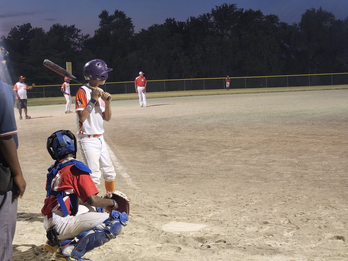 BGCGKCSportsLAB's tweet photo. Lights, Action, @RoyalsRBI ballplayers &amp; coaches enjoying a night of baseball on the newly resurfaced fields at Clark Ketterman Athletic Fields. @HelpKCKids @SportsLAB_KC @KCParksRecDept @LiveLikeLuke00 https://t.co/GTY1wCCYTh