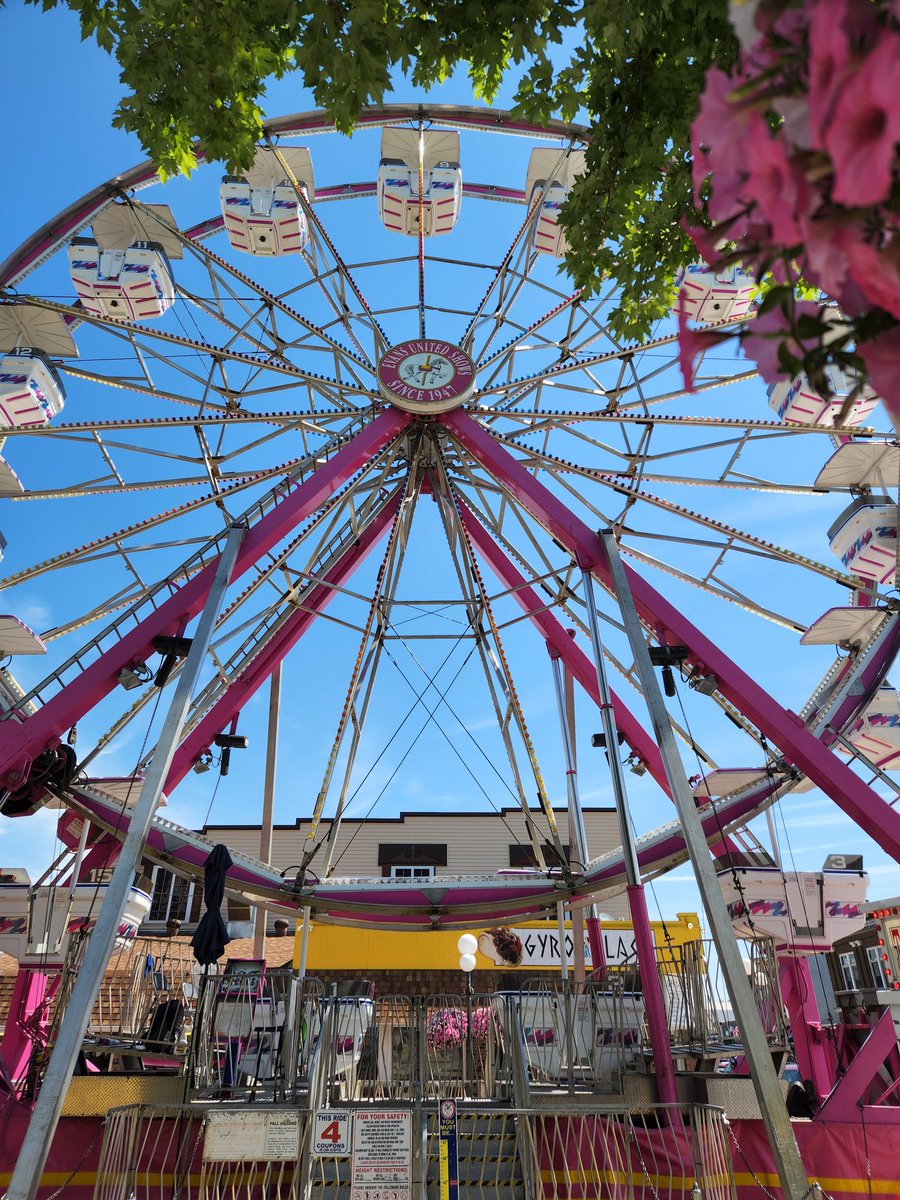 CatTalesLaura's tweet photo. I rode on the Ferris wheel at Clear Lake, Iowa today. I have not been on one for 44 years. Enjoy the 4th of July. #carnival #Evanscarnival #northiowabloggers #visitclearlake @VisitClearLake https://t.co/a1NfMbgUIP
