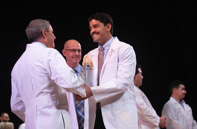 🥼 This holiday weekend, many @UTRGVSOM students reached a major milestone. The school held their annual White Coat Ceremony.🩺Read more: utrgv.news/WhiteCoatCerem… #utrgv #utrgvsom