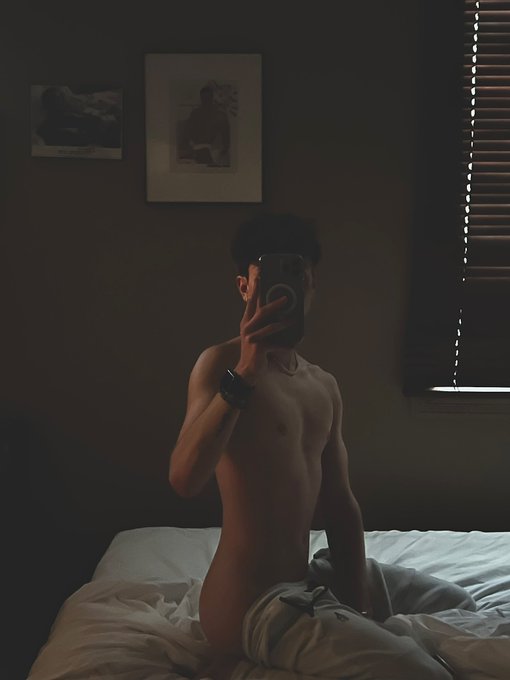 make me ur lock screen photo https://t.co/pt5aYvhhkg<a href="/tag/newprofilepic"class="tags"><span>#newprofilepic</span></a>