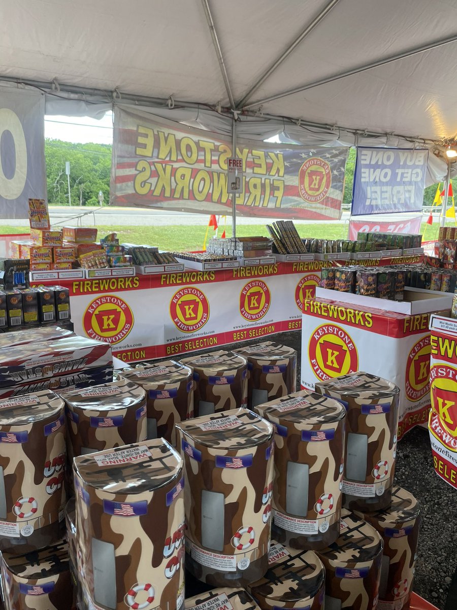 ReberKim's tweet photo. Come check out the fireworks sale!  Grochowicz Farms on Route 31 in Glen Gardner, NJ.  Get yourself ready for the Fourth of July!🎇🇺🇸 #keystonefireworkstents2022 https://t.co/Cho5BwW33U