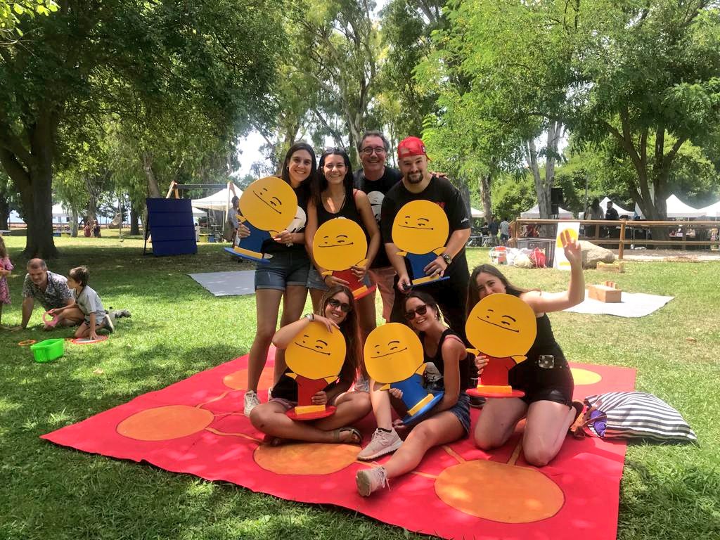 FundacioMaresme's tweet photo. Un plaer haver participat avui
en la #FestaESSmaresme, organitzada per @coopmaresme i @ajsantpol 
amb motiu del dia del cooperativisme i l'#ess .

Gràcies, famílies, per apropar-vos a la diversitat amb les aventures d'en Santi i els seus #jocsinclusius

#fundaciómaresme https://t.co/Sly0bH6HyW