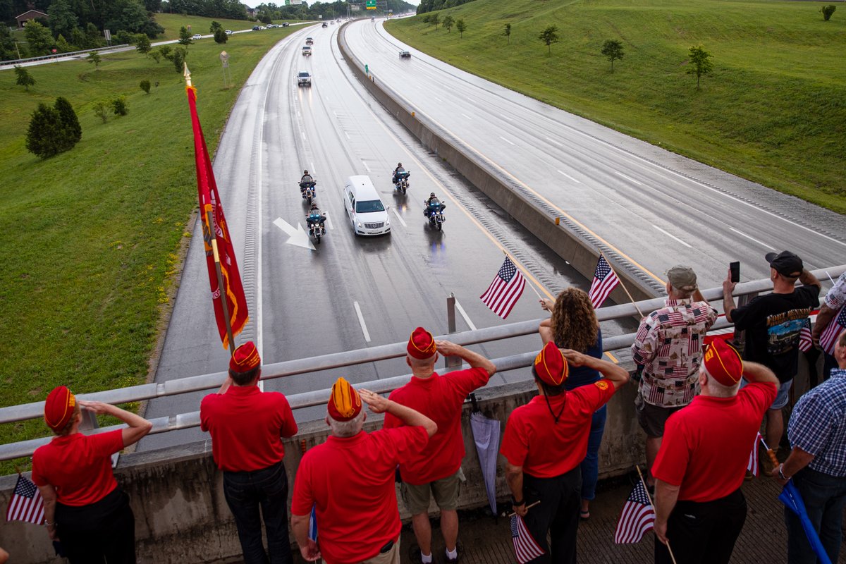 SholtenPhoto's tweet photo. Photos from Medal of Honor recipient Hershel "Woody" Williams' funeral procession posted at https://t.co/sipHhPM6WE https://t.co/IusYb3iMhT
